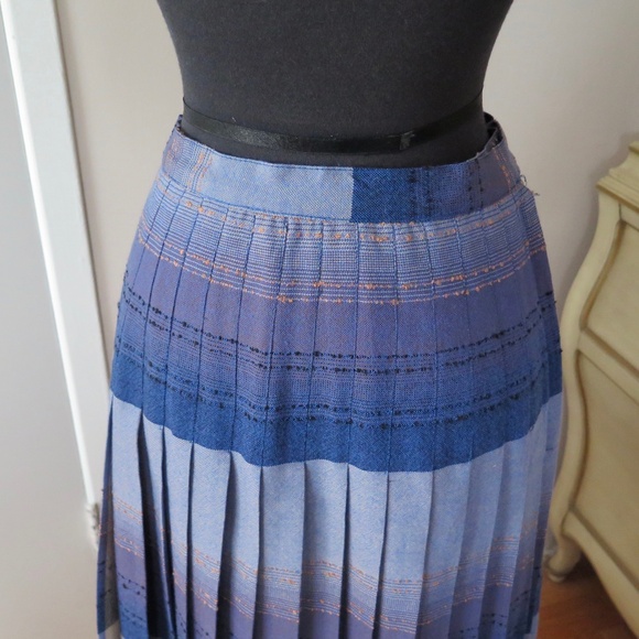 Vintage All Around Reversible Pleated Skirt in Plaid Wool - Picture 9 of 14